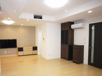 美しい陰影と映像機器がデザインされた理想の空間 美しい陰影と映像機器がデザインされた理想の空間